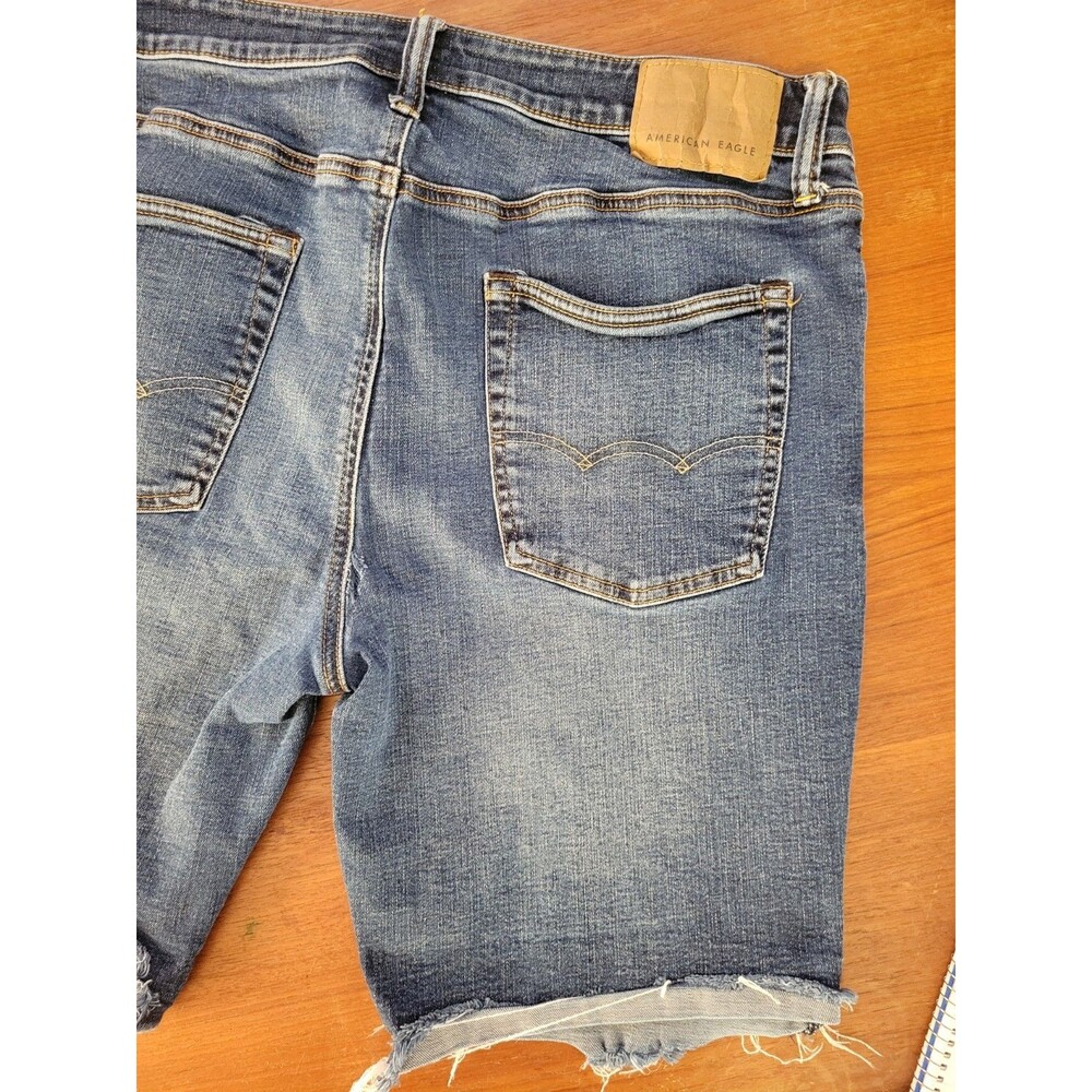 American Eagle Airflex+ Mens Distressed Medium Wash Cutoff Denim Shorts Size 36 - Picture 6 of 8
